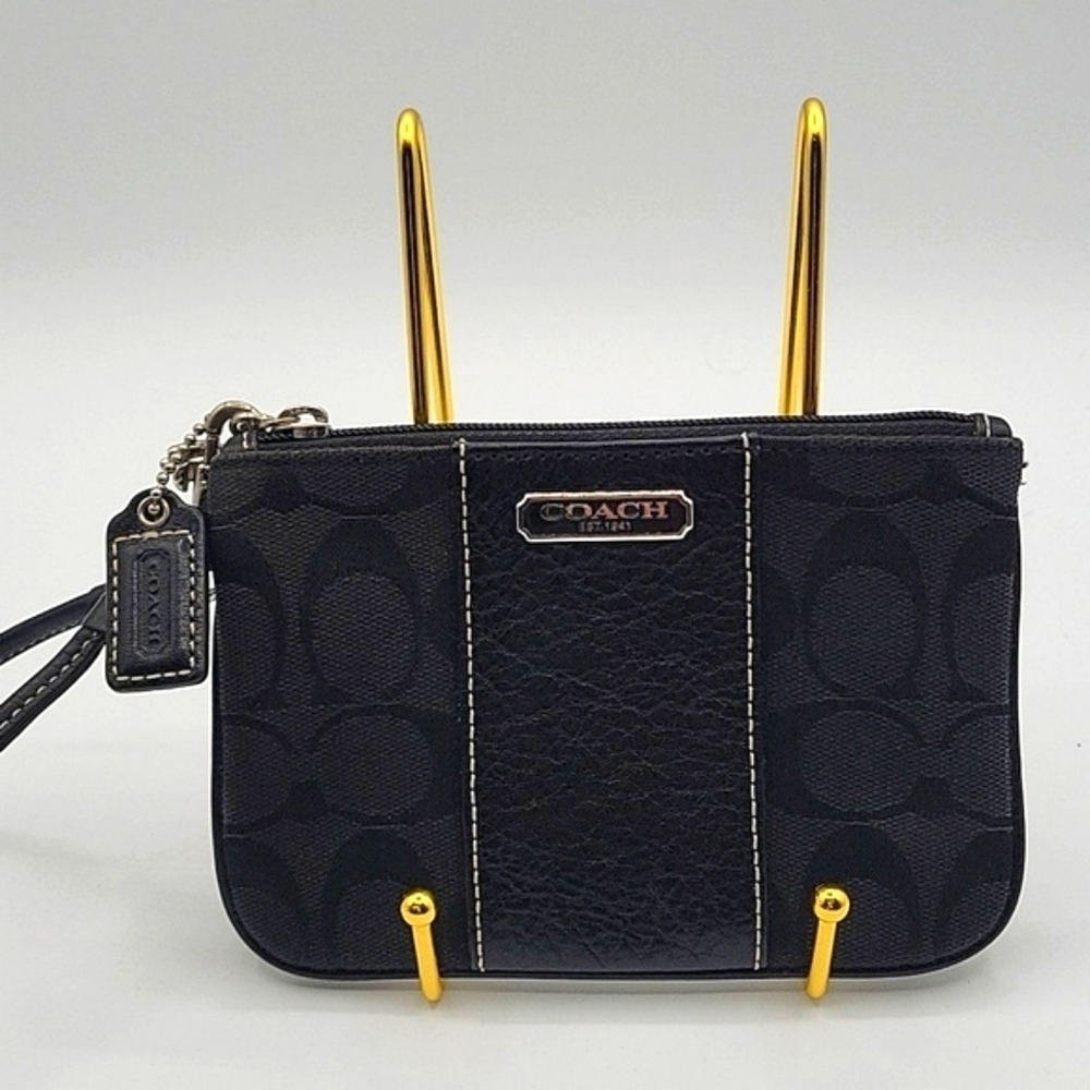 COACH Wristlet Fabric w/ Leather Signature C print hang tag